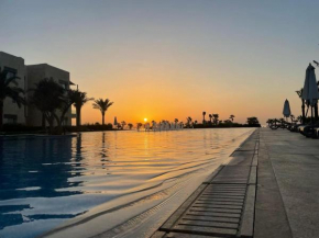 Luxurious Sea view 2 BR & private Garden to the pool at Mangroovy